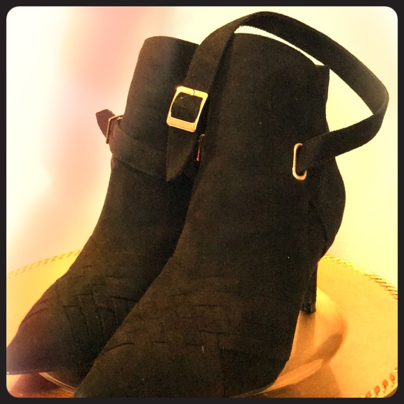 Shoes - Bad black boots!